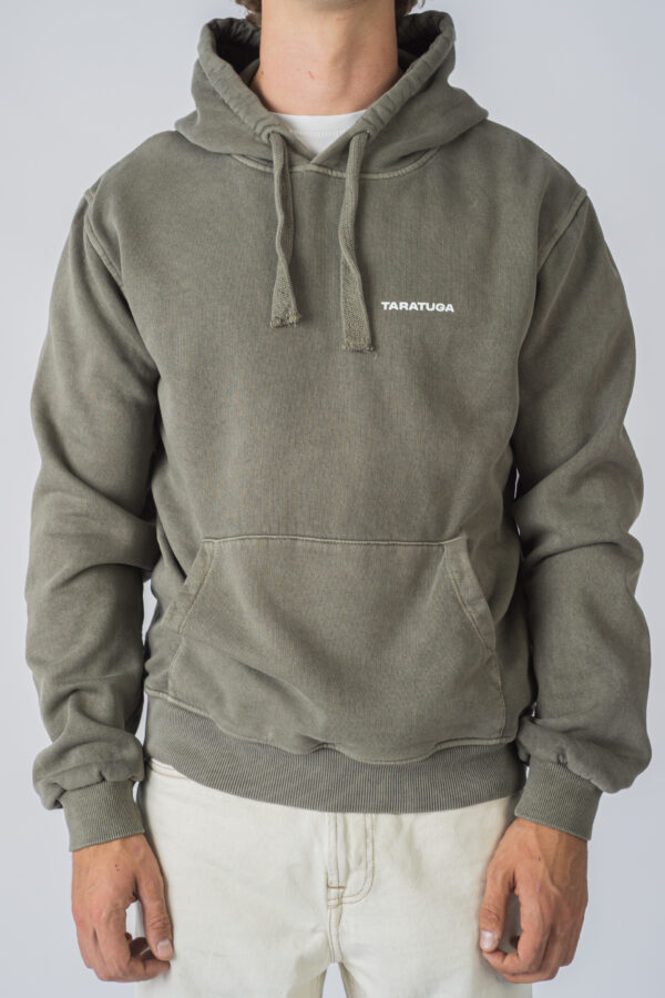 Sudadera Coral Hoodie de Taratuga, fabricada en algodón sostenible, con efecto desgastado y diseño casual ideal para aventuras al aire libre.